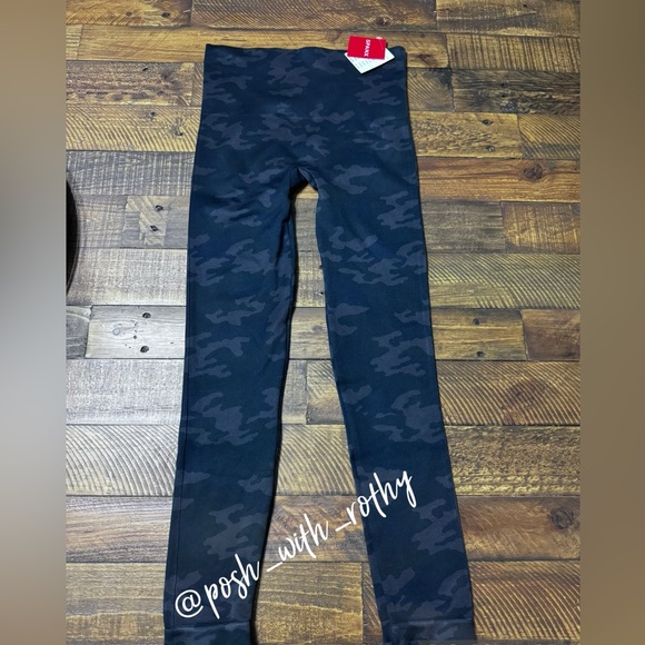 Spanx Look At Me Now Black Camo Leggings, NWT - Picture 2 of 14